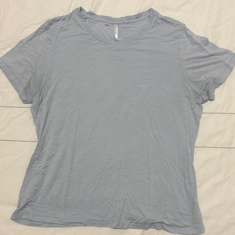 Travis Mathew blue t-shirt - size XXL